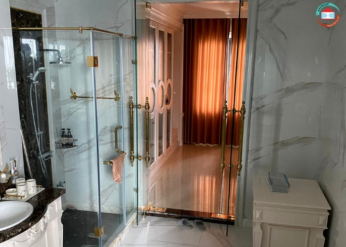 Câu hỏi thường gặp về lắp đặt phòng tắm kính cường lực Đà Nẵng