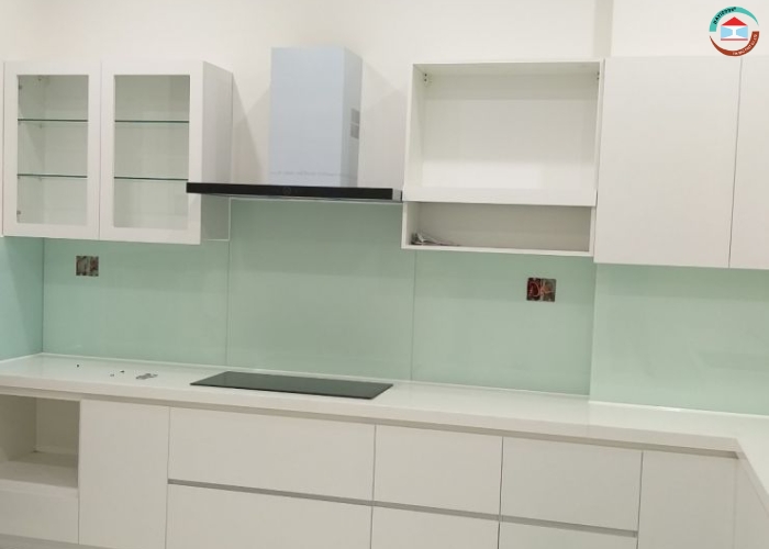 Những yếu tố quan trọng khi chọn kính dán tường bếp