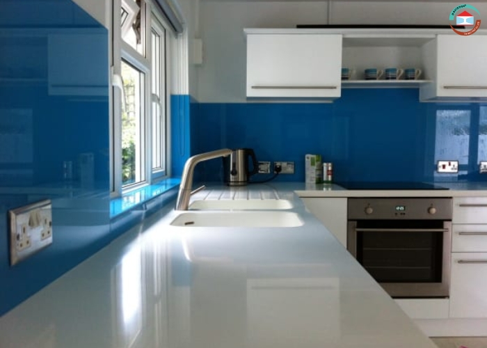 Lưu ý khi thi công kính ốp bếp màu xanh dương Đà Nẵng