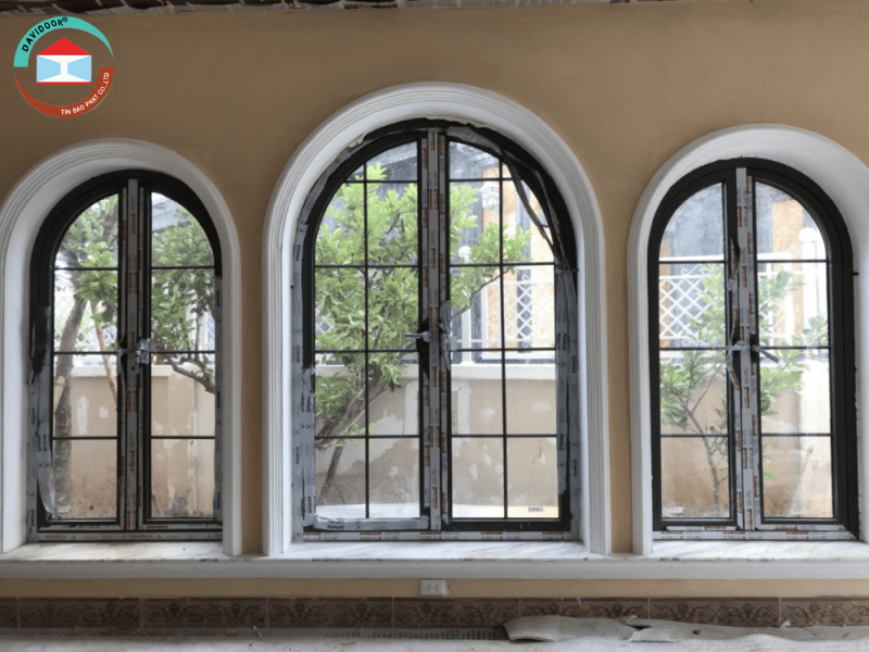 Mẫu cửa nhôm uốn vòm tân cổ điển